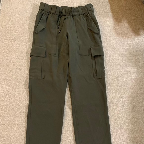 LuluLemon Women's Move Lightly Cargo Pant - Picture 1 of 4